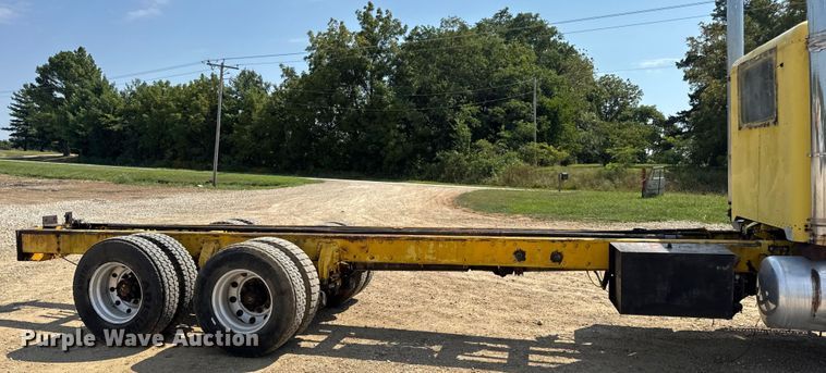 image for item DW3462 1995 Peterbilt 357 truck cab and chassis