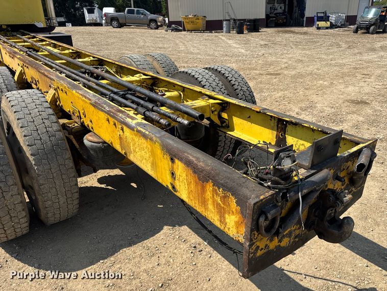 image for item DW3462 1995 Peterbilt 357 truck cab and chassis