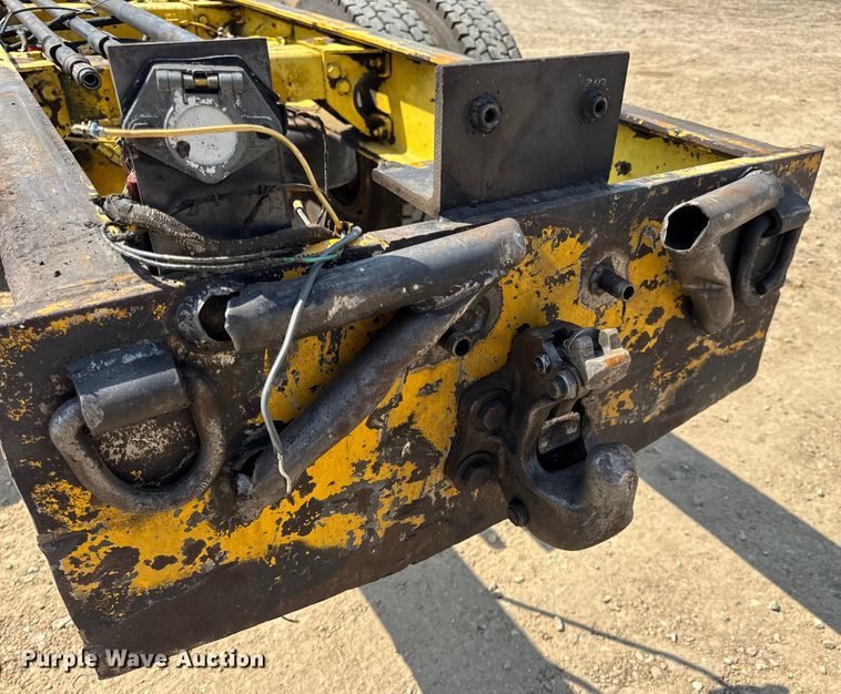 image for item DW3462 1995 Peterbilt 357 truck cab and chassis