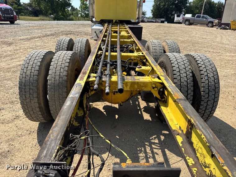 image for item DW3462 1995 Peterbilt 357 truck cab and chassis