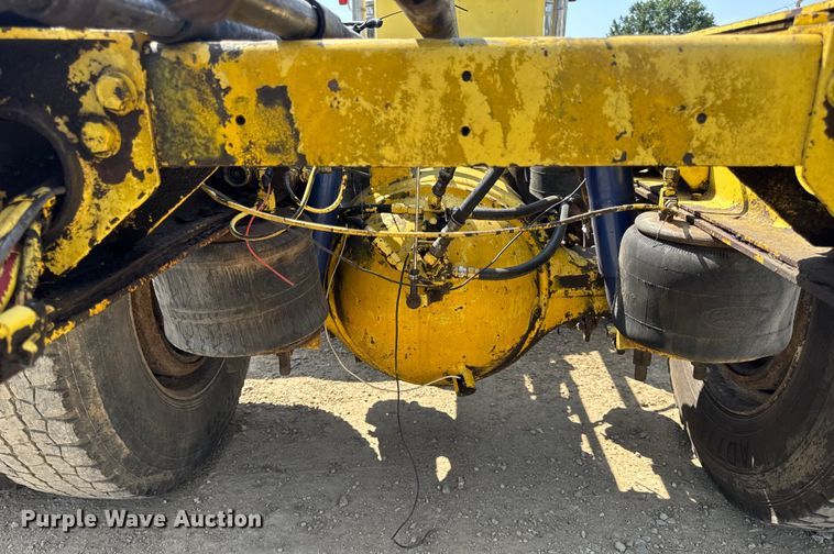 image for item DW3462 1995 Peterbilt 357 truck cab and chassis