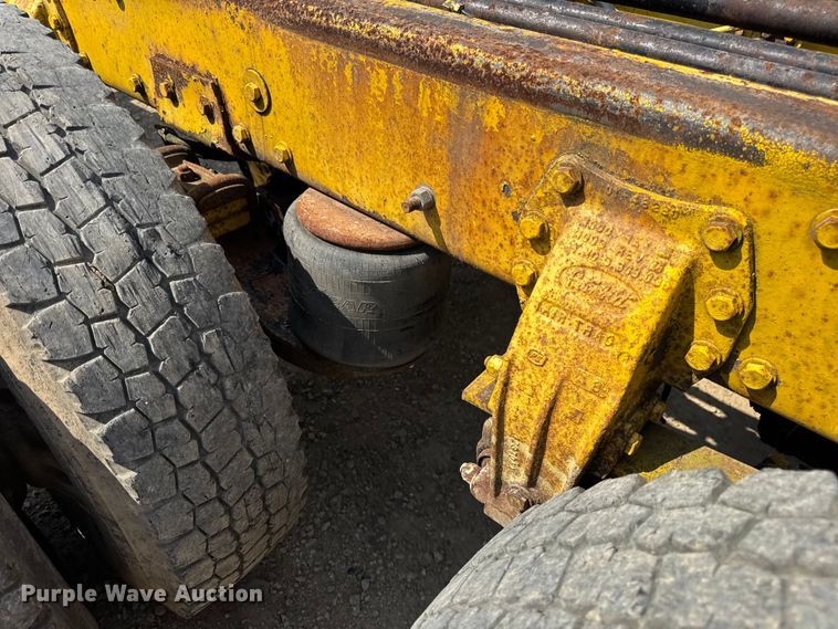 image for item DW3462 1995 Peterbilt 357 truck cab and chassis