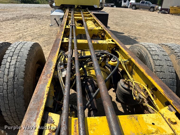 image for item DW3462 1995 Peterbilt 357 truck cab and chassis