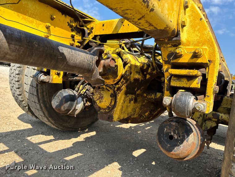 image for item DW3462 1995 Peterbilt 357 truck cab and chassis