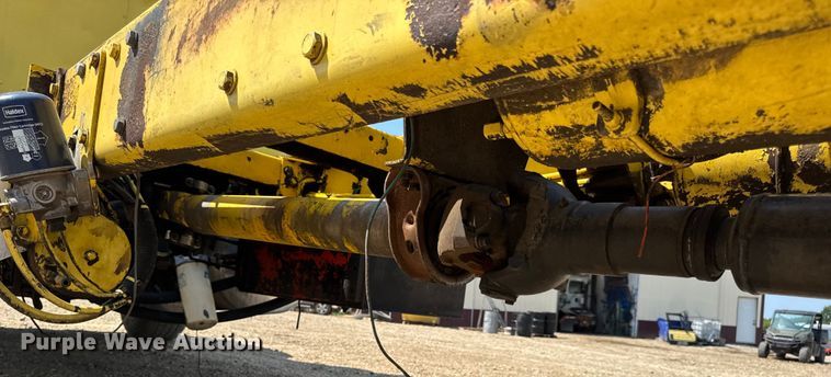 image for item DW3462 1995 Peterbilt 357 truck cab and chassis