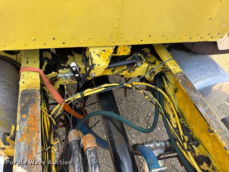 image for item DW3462 1995 Peterbilt 357 truck cab and chassis