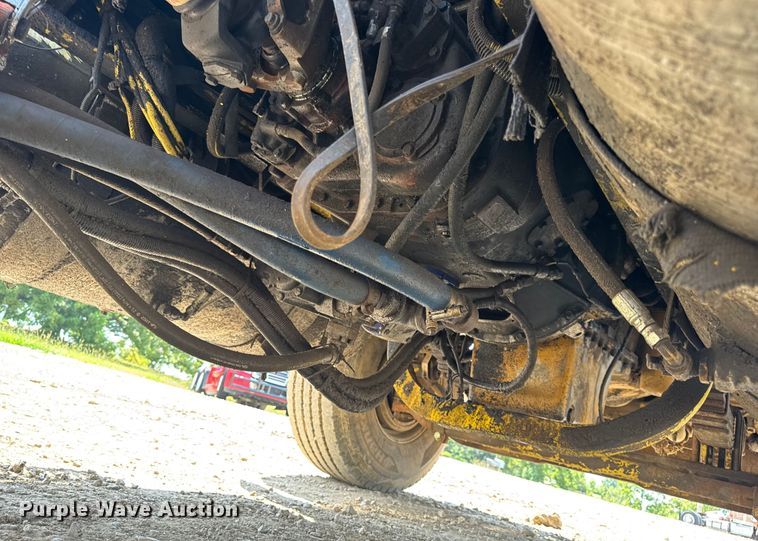 image for item DW3462 1995 Peterbilt 357 truck cab and chassis