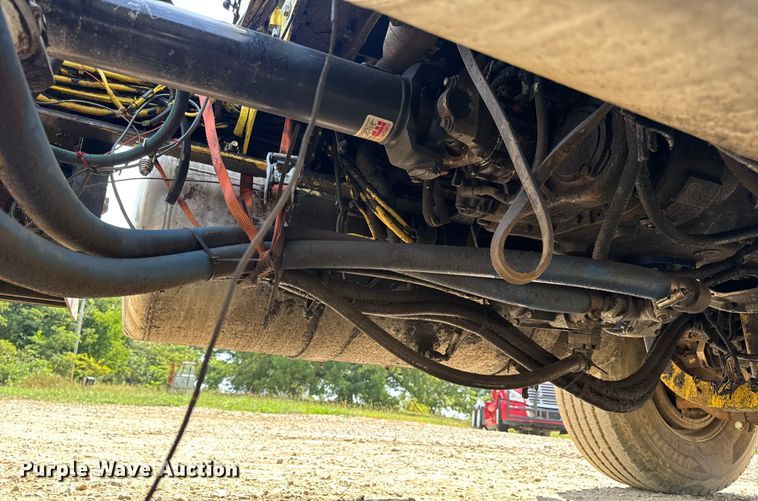 image for item DW3462 1995 Peterbilt 357 truck cab and chassis