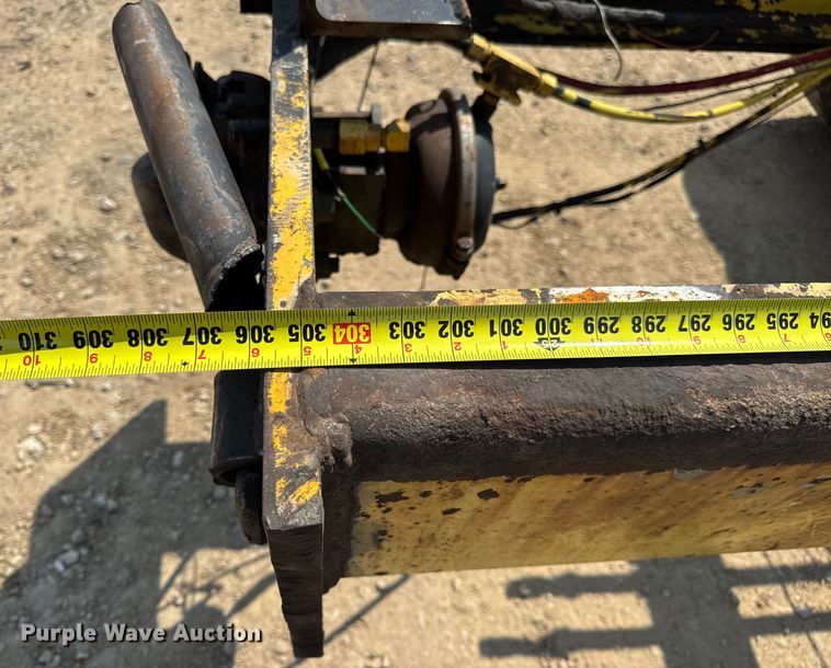 image for item DW3462 1995 Peterbilt 357 truck cab and chassis