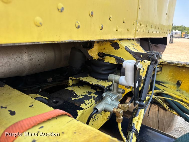 image for item DW3462 1995 Peterbilt 357 truck cab and chassis