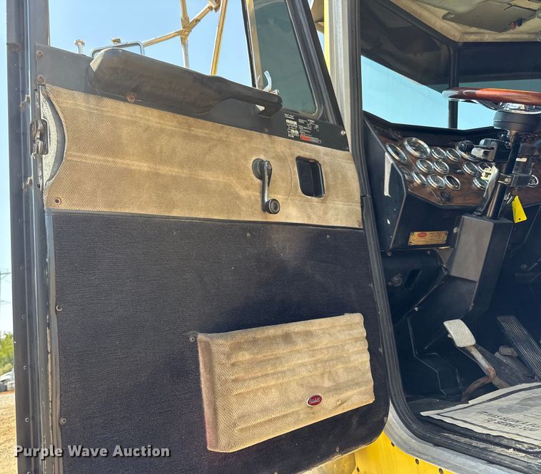 image for item DW3462 1995 Peterbilt 357 truck cab and chassis