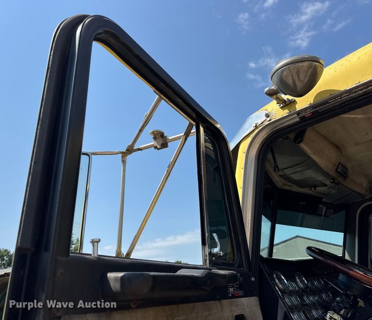 image for item DW3462 1995 Peterbilt 357 truck cab and chassis