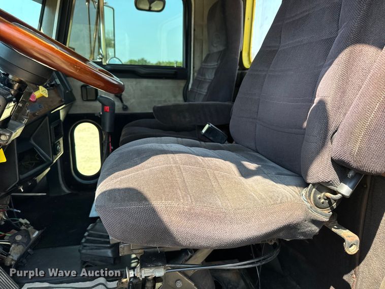 image for item DW3462 1995 Peterbilt 357 truck cab and chassis