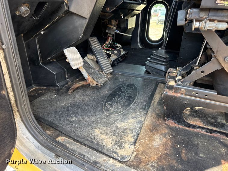 image for item DW3462 1995 Peterbilt 357 truck cab and chassis