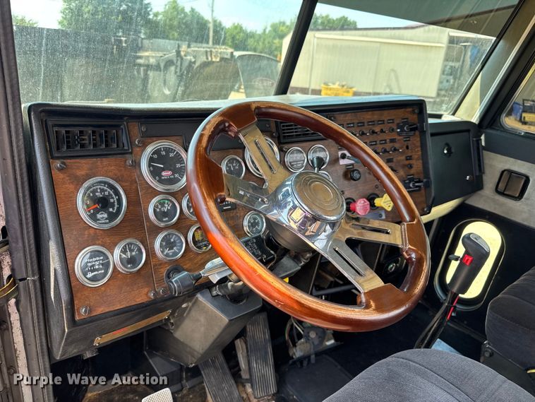 image for item DW3462 1995 Peterbilt 357 truck cab and chassis