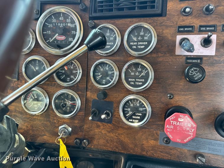 image for item DW3462 1995 Peterbilt 357 truck cab and chassis