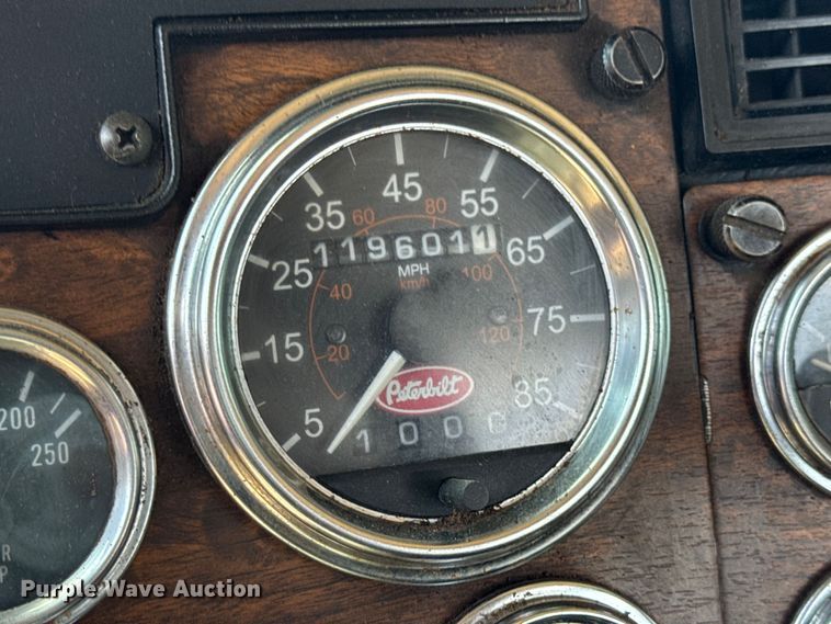 image for item DW3462 1995 Peterbilt 357 truck cab and chassis