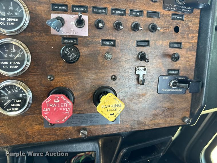 image for item DW3462 1995 Peterbilt 357 truck cab and chassis