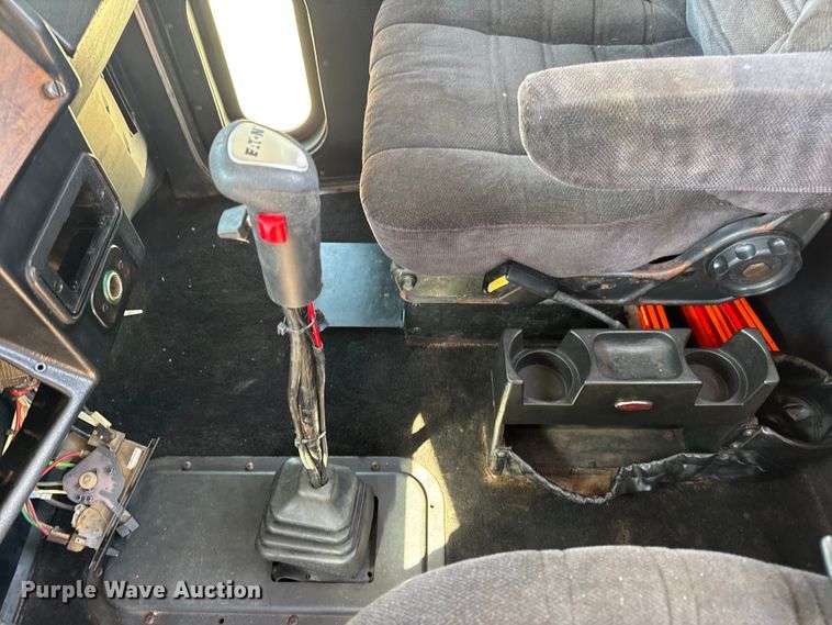 image for item DW3462 1995 Peterbilt 357 truck cab and chassis