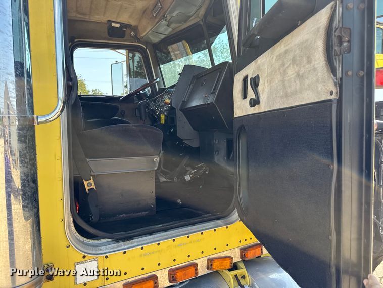 image for item DW3462 1995 Peterbilt 357 truck cab and chassis