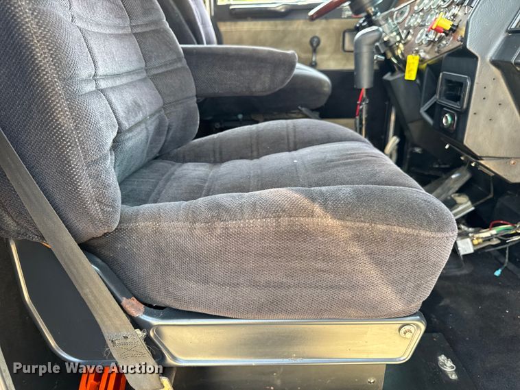 image for item DW3462 1995 Peterbilt 357 truck cab and chassis