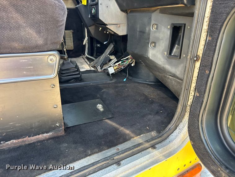 image for item DW3462 1995 Peterbilt 357 truck cab and chassis