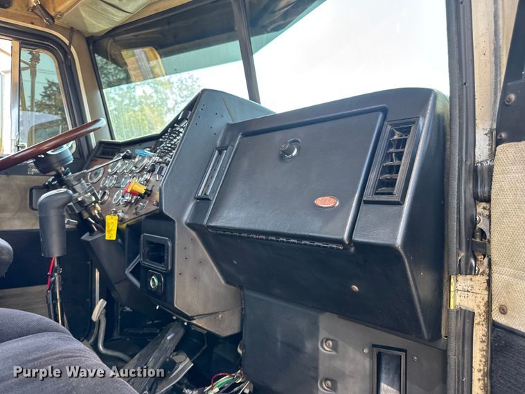 image for item DW3462 1995 Peterbilt 357 truck cab and chassis