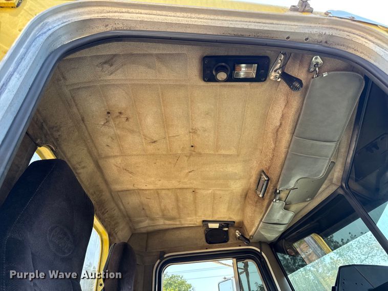 image for item DW3462 1995 Peterbilt 357 truck cab and chassis