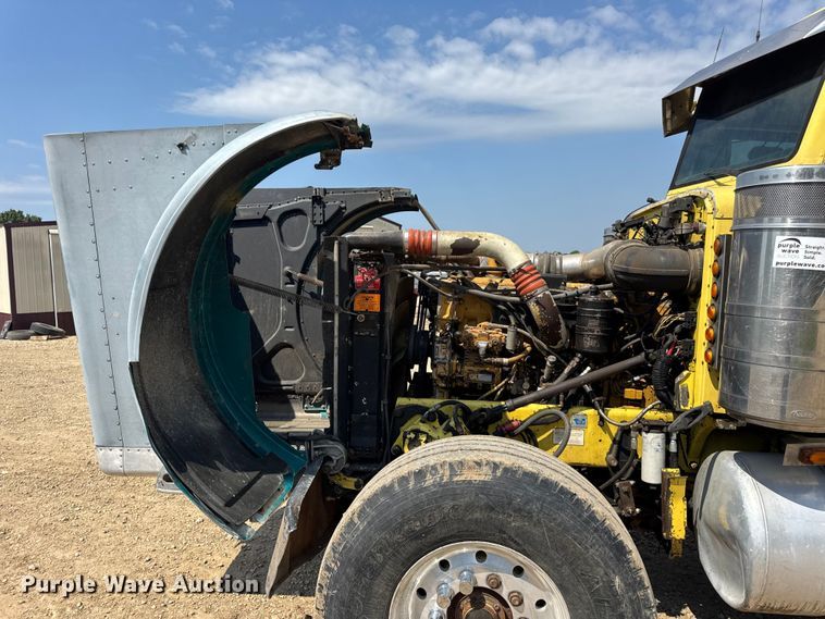 image for item DW3462 1995 Peterbilt 357 truck cab and chassis