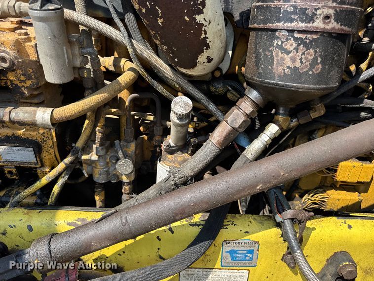 image for item DW3462 1995 Peterbilt 357 truck cab and chassis