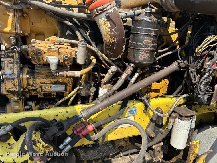 image for item DW3462 1995 Peterbilt 357 truck cab and chassis