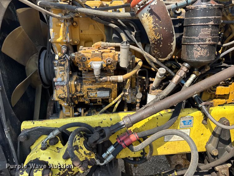 image for item DW3462 1995 Peterbilt 357 truck cab and chassis