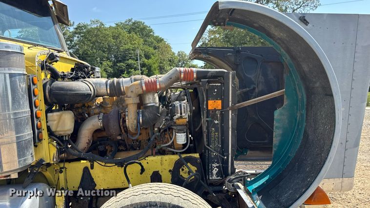 image for item DW3462 1995 Peterbilt 357 truck cab and chassis