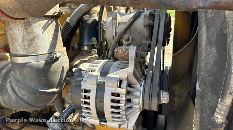 image for item DW3462 1995 Peterbilt 357 truck cab and chassis