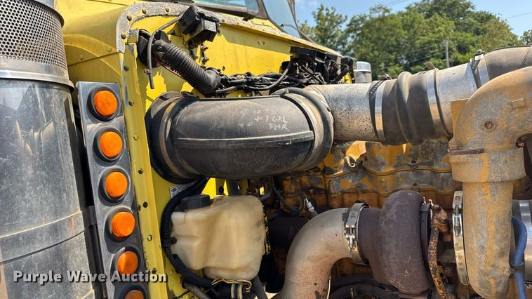 image for item DW3462 1995 Peterbilt 357 truck cab and chassis