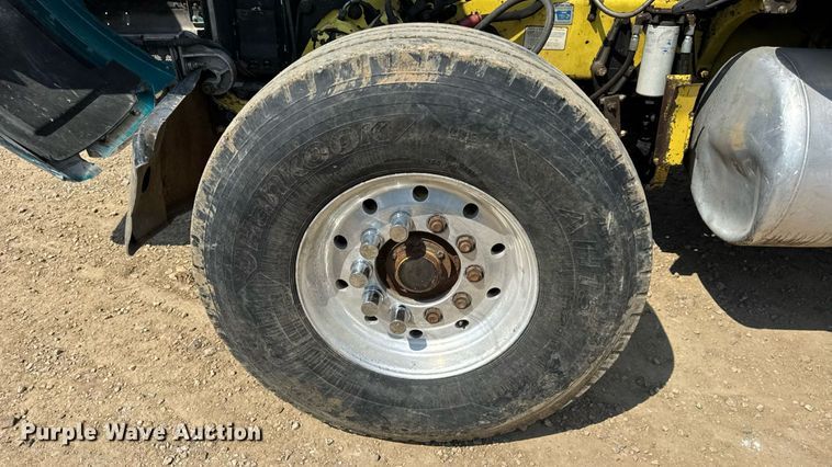 image for item DW3462 1995 Peterbilt 357 truck cab and chassis