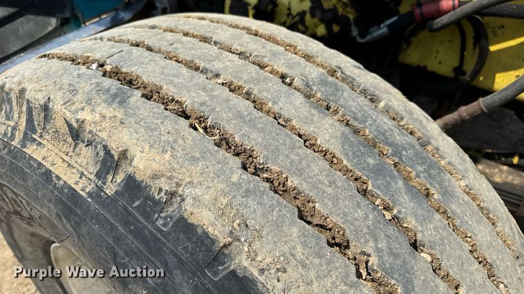 image for item DW3462 1995 Peterbilt 357 truck cab and chassis