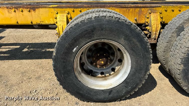 image for item DW3462 1995 Peterbilt 357 truck cab and chassis