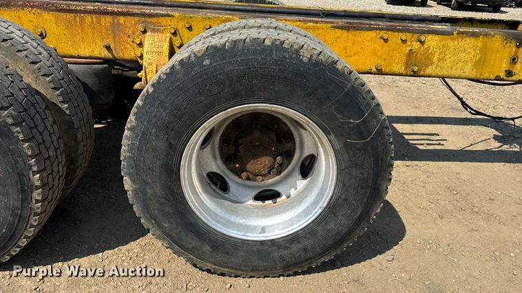 image for item DW3462 1995 Peterbilt 357 truck cab and chassis