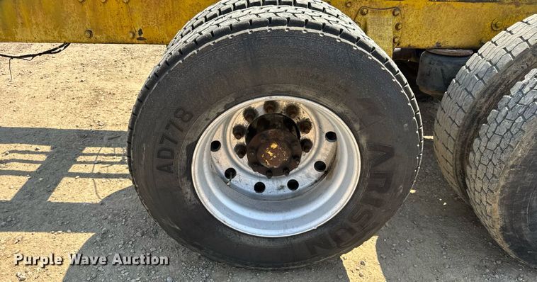 image for item DW3462 1995 Peterbilt 357 truck cab and chassis