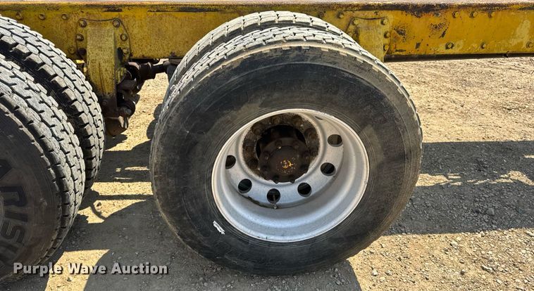 image for item DW3462 1995 Peterbilt 357 truck cab and chassis