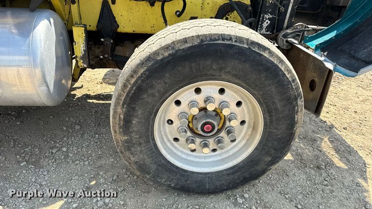 image for item DW3462 1995 Peterbilt 357 truck cab and chassis