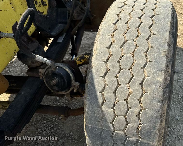 image for item DW3462 1995 Peterbilt 357 truck cab and chassis