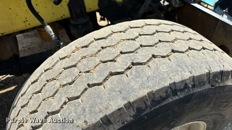 image for item DW3462 1995 Peterbilt 357 truck cab and chassis