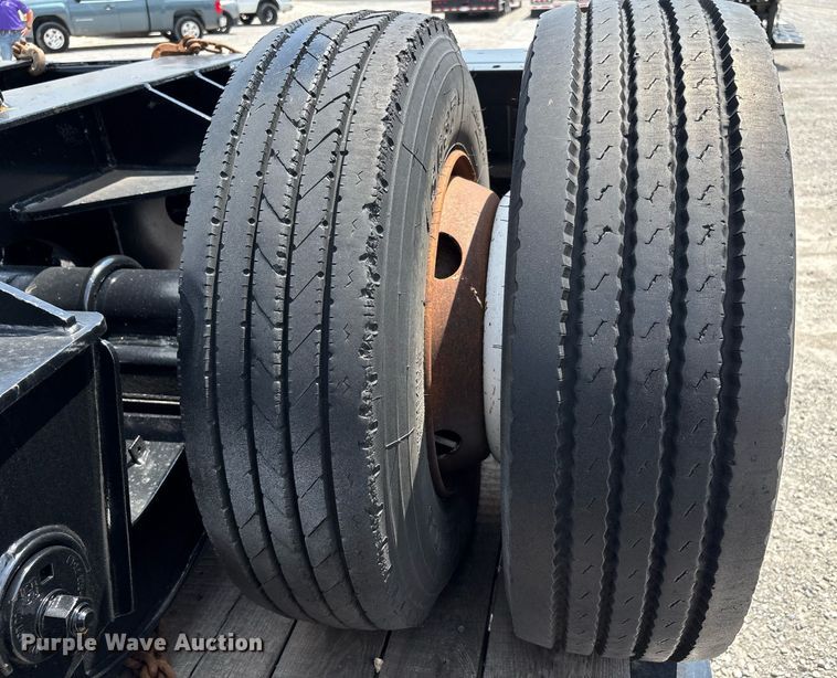 image for item DW7223 1998 Fontaine drop deck extendable equipment trailer