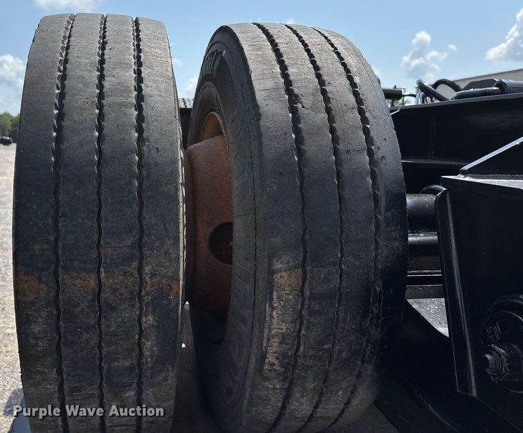 image for item DW7223 1998 Fontaine drop deck extendable equipment trailer