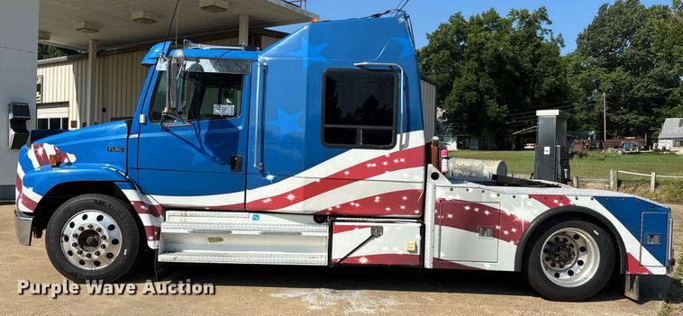 image for item DW7241 2000 Freightliner FL60 semi truck