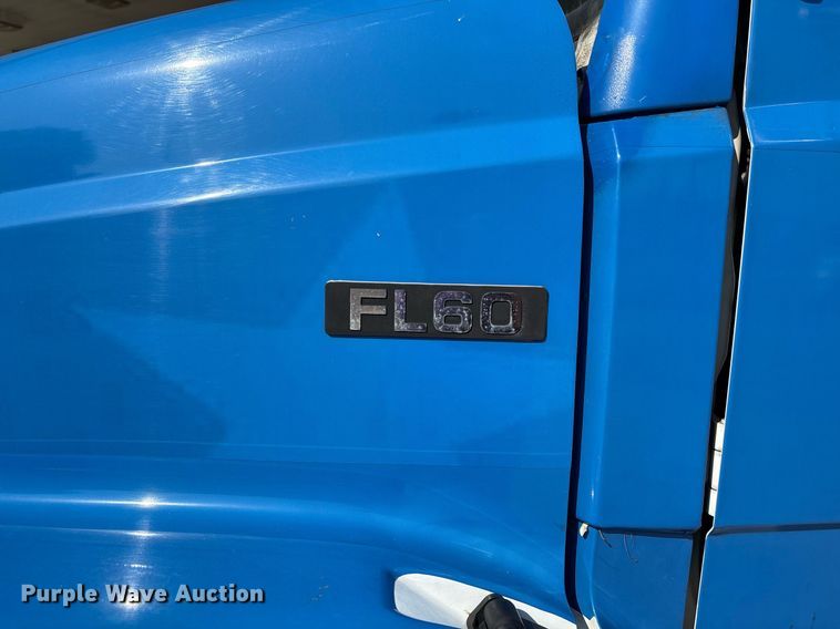 image for item DW7241 2000 Freightliner FL60 semi truck