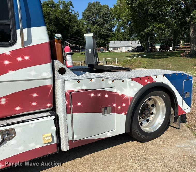 image for item DW7241 2000 Freightliner FL60 semi truck