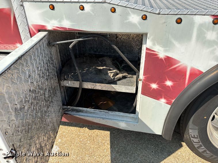 image for item DW7241 2000 Freightliner FL60 semi truck